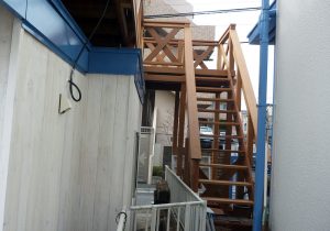 埼玉県さいたま市の戸建てウッドデッキ階段
