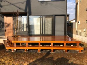 千葉県野田市の新築一戸建て住宅にウリン材を使用したウッドデッキを施工
